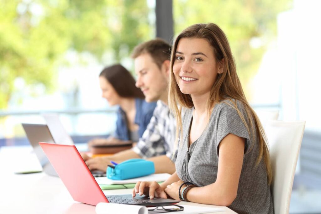 Étudiant étranger étudiant à l'étranger protégé par une assurance responsabilité civile