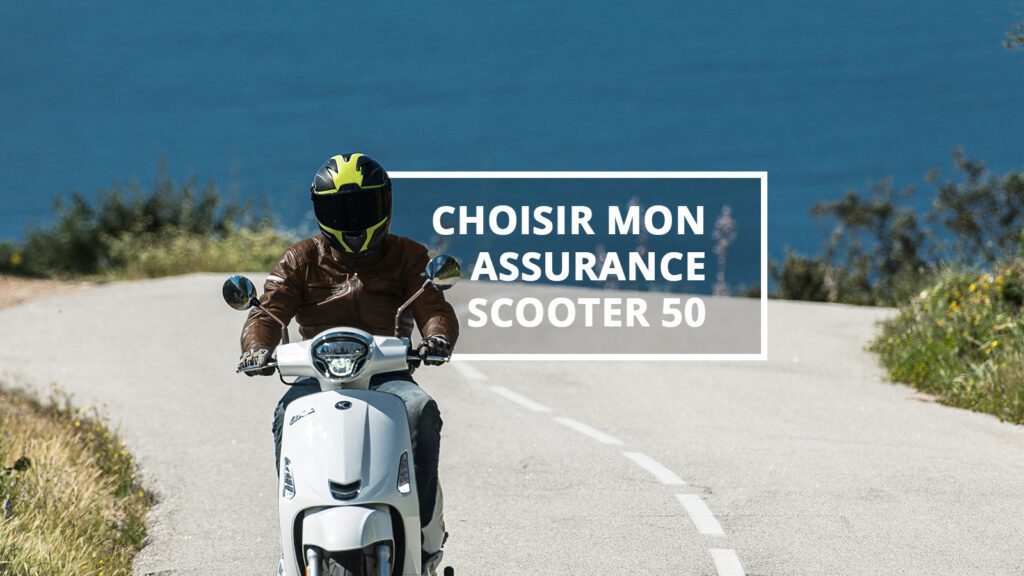 Jeune conducteur sur un scooter 50cc, illustrant les tarifs d'assurance