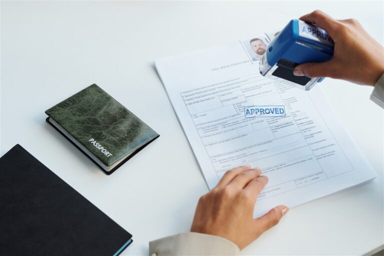 Visuel principal illustrant les conditions de l'assurance voyage Visa Premier
