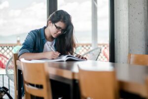Carte Vitale pour étudiant étranger : démarches pour accéder à l'assurance santé en France