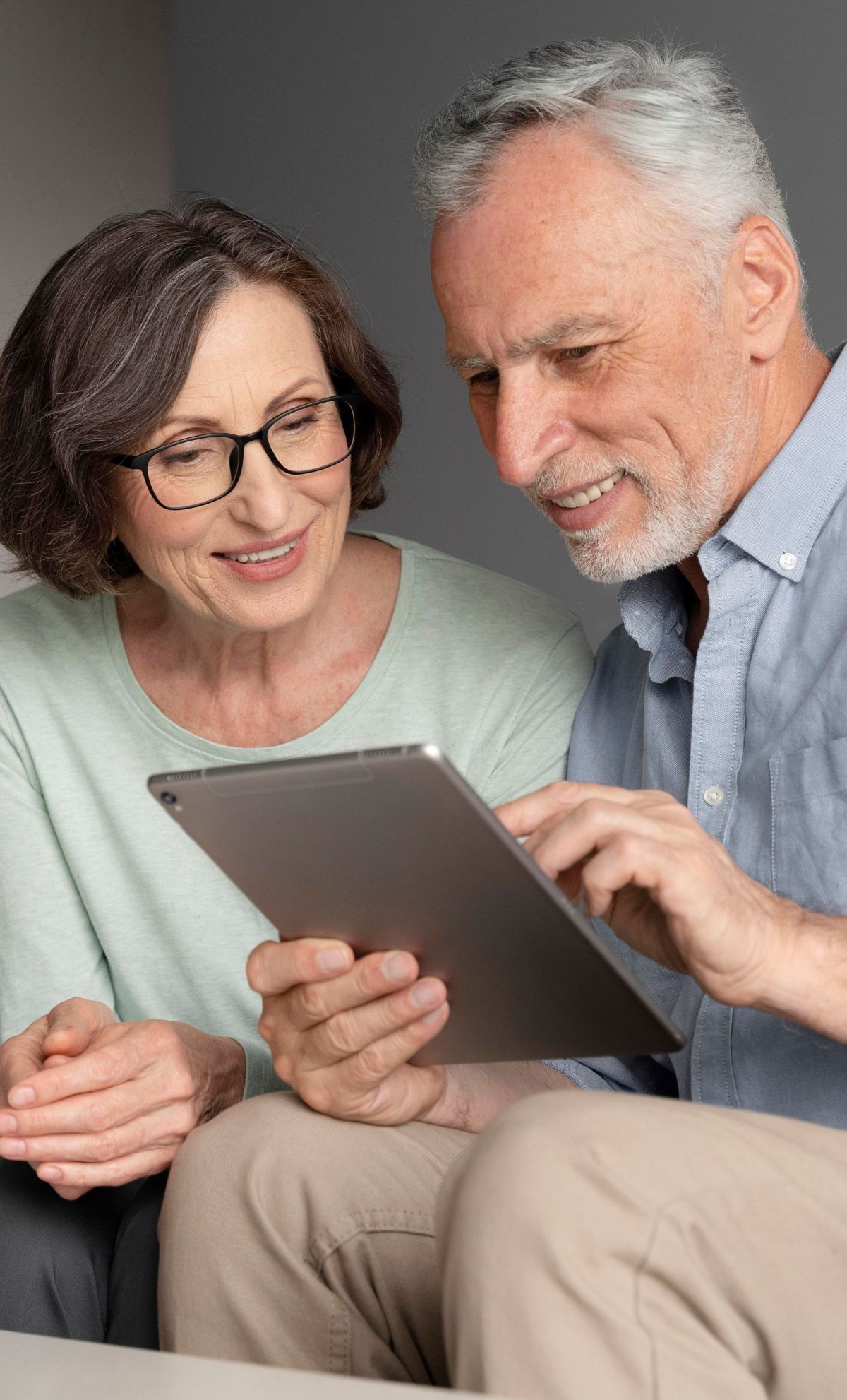 Assurance santé senior sur tablette